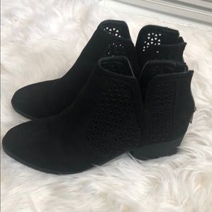Size 8 black Steven madden booties